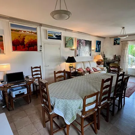 Au Raisin De Bourgogne Bed and Breakfast