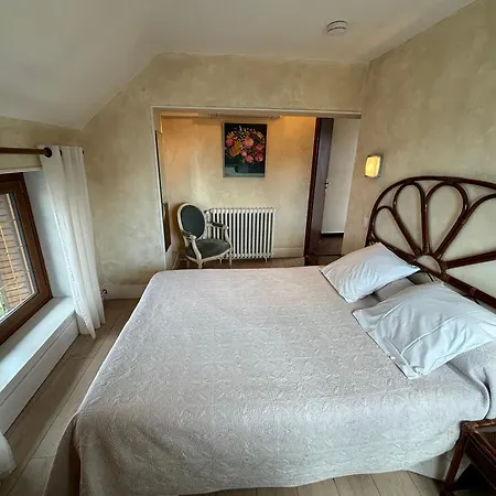 Au Raisin De Bourgogne Bed and breakfast