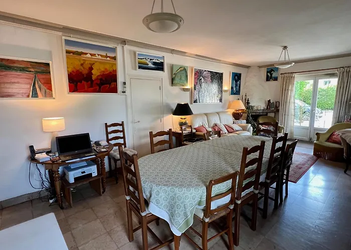 Au Raisin De Bourgogne Bed and Breakfast